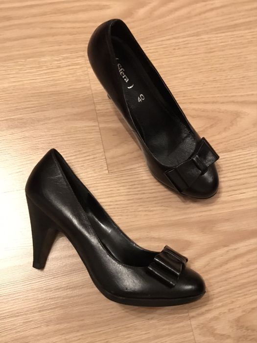 Sapatos pretos Sfera 40