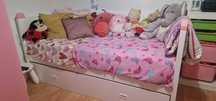 Quarto menina (cama, guarda vestido e cómodas)