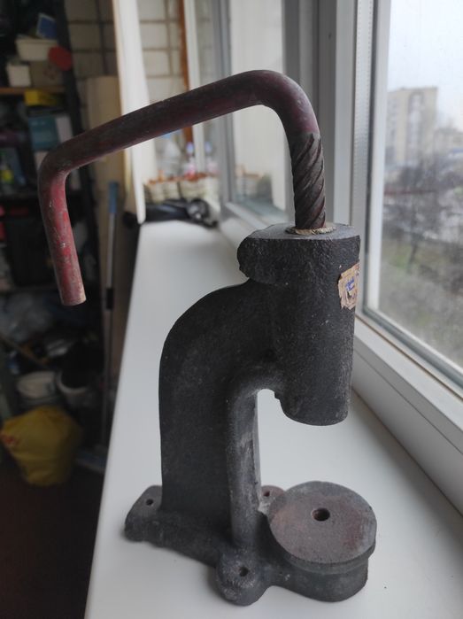 Прес для кнопок чугун