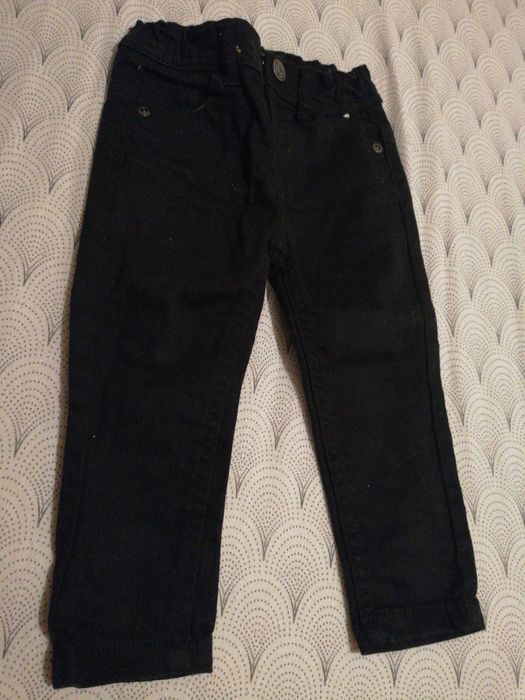 Super czarne spodnie