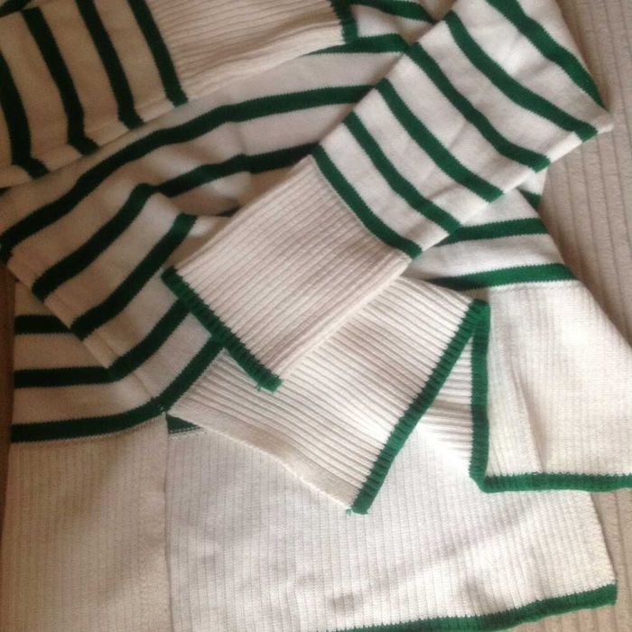 Светр в смужку  з горловиною