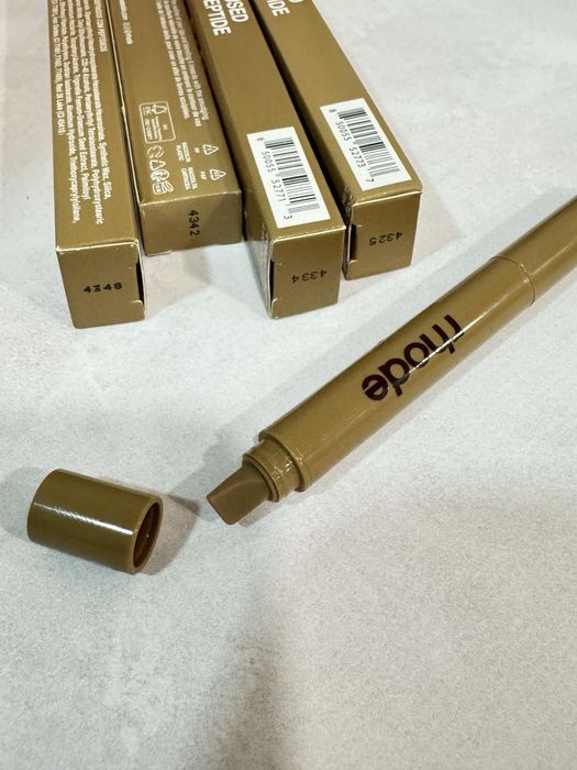 Олівець для губ Rhode