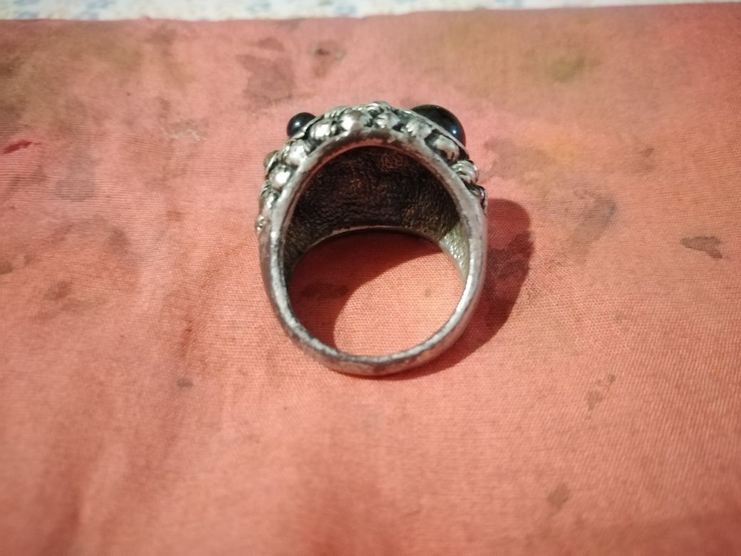 Vendo a anéis para mulher bom estado