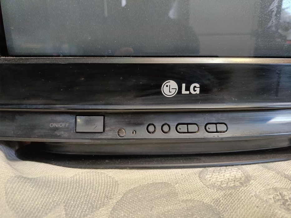 Продам телевизор LG 14SA2RB-T2