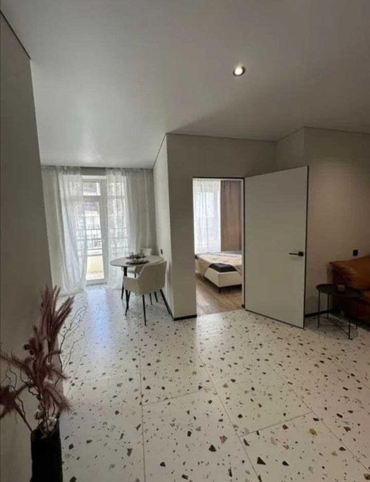 БЕЗ КОМІСІЇ! однокімнатна ВЕЛИКА квартира біля НАБЕРЕЖНОЇ