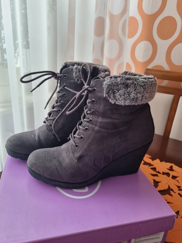 Buty zimowe na koturnie roz. 38