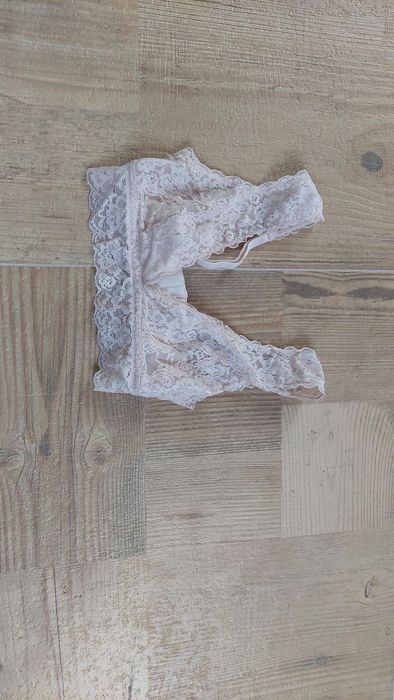 Piękny koronkowy, biustonosz, stanik, beżowy, b.wąski obwód