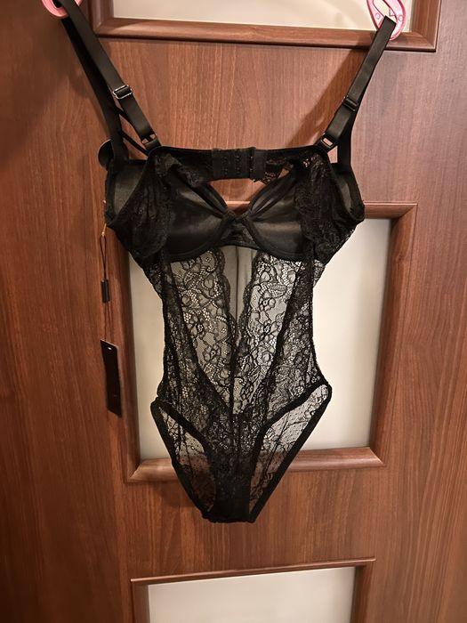 Nowe czarne koronkowe body