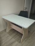 Стол кухонный 70/110 высота 78 состояние нового