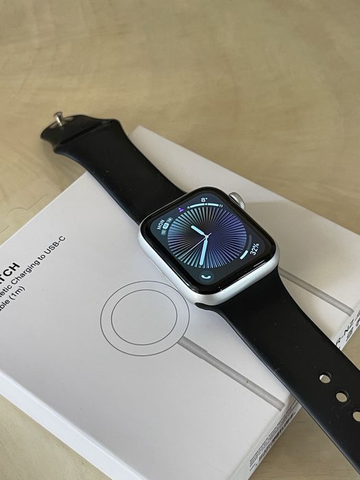 Apple Watch SE 2 (2022) 40mm White – АКБ 98%