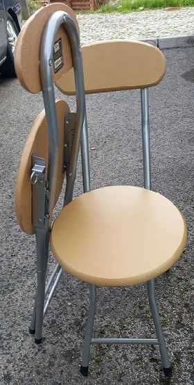 2 Bancos que se arrumam com facilidade.