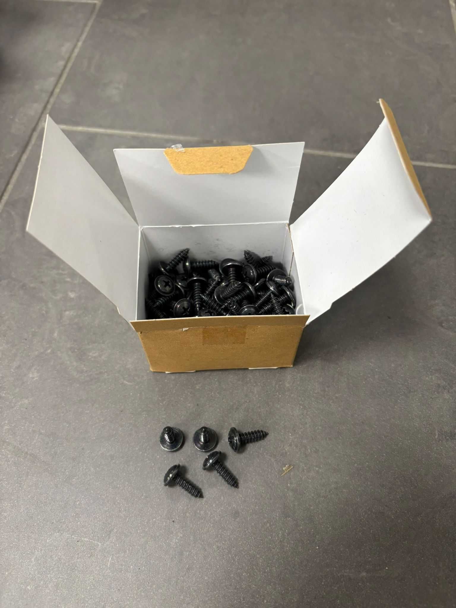 WKRĘT 4,8X16 DO MONTAŻU Plastików itp Yamaha Honda Kawasaki (100sztuk)