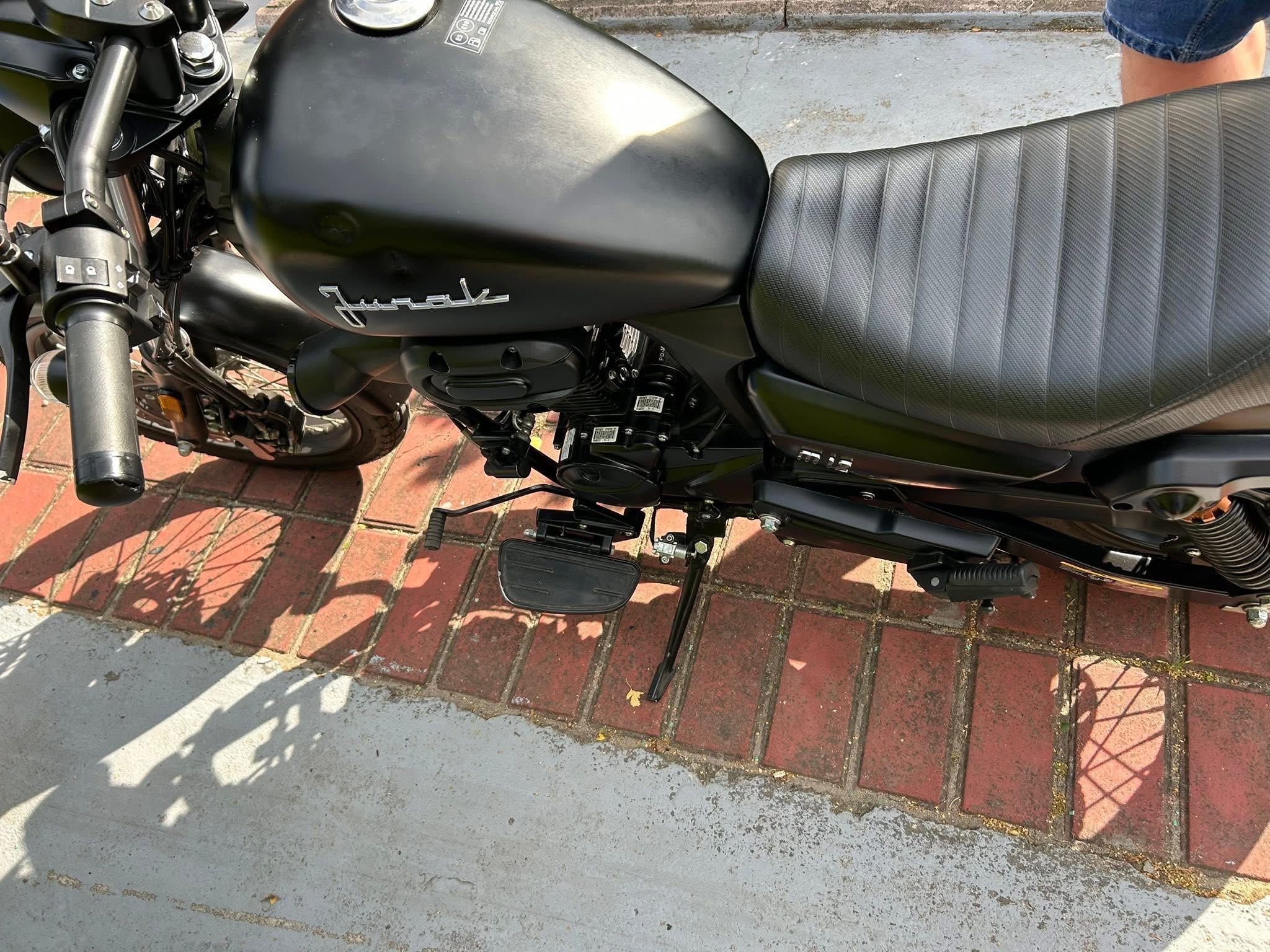 Motocykl Junak M12 Vantage