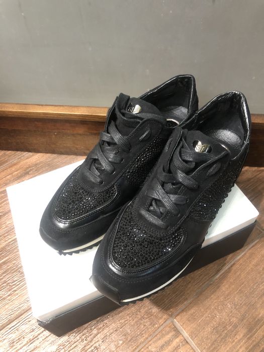 Продам женские кроссовки SARA LOPEZ 38р.