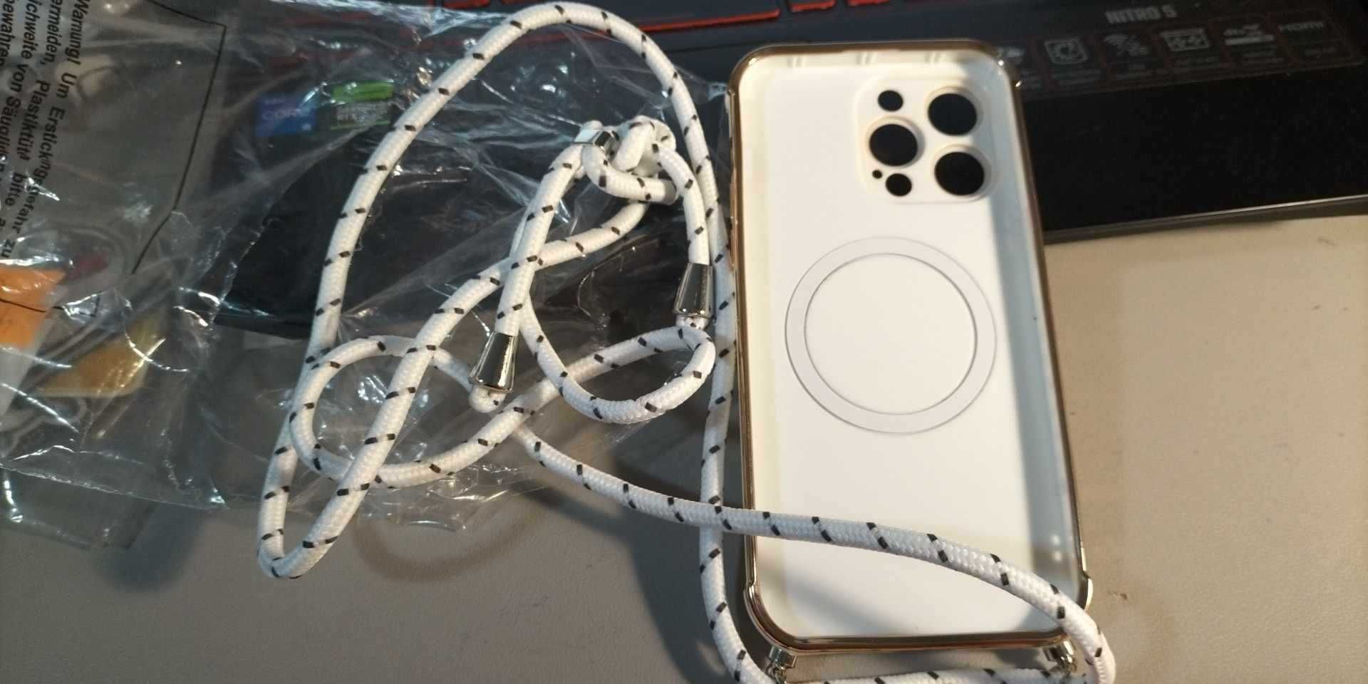 Magnetyczne etui do iPhone 14 Pro Max z kablem