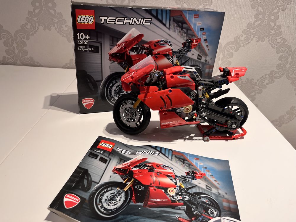 Lego Technics 42107 Ducati Panigale V4