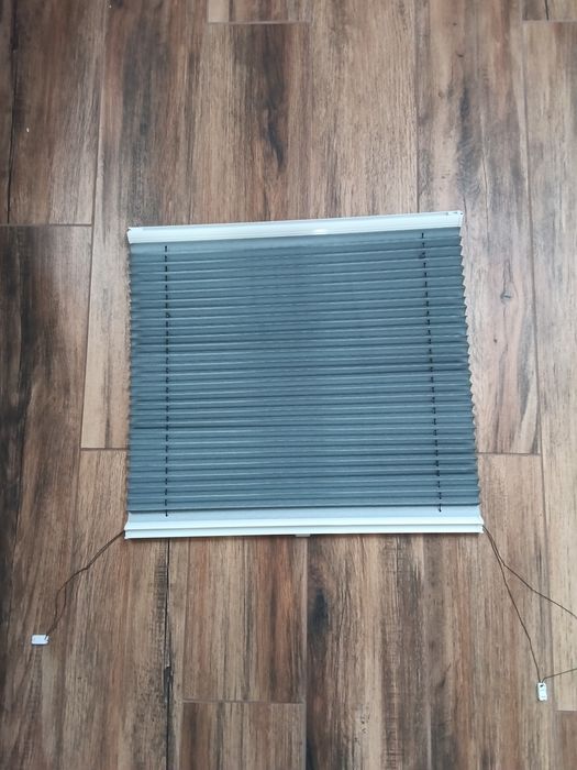 Komplet 4 Rolet Plisowanych AGMAR – Czarna i Srebrna, Regulacja