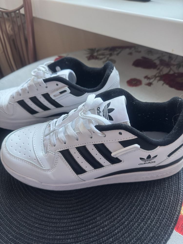 Oryginalne buty adidas.