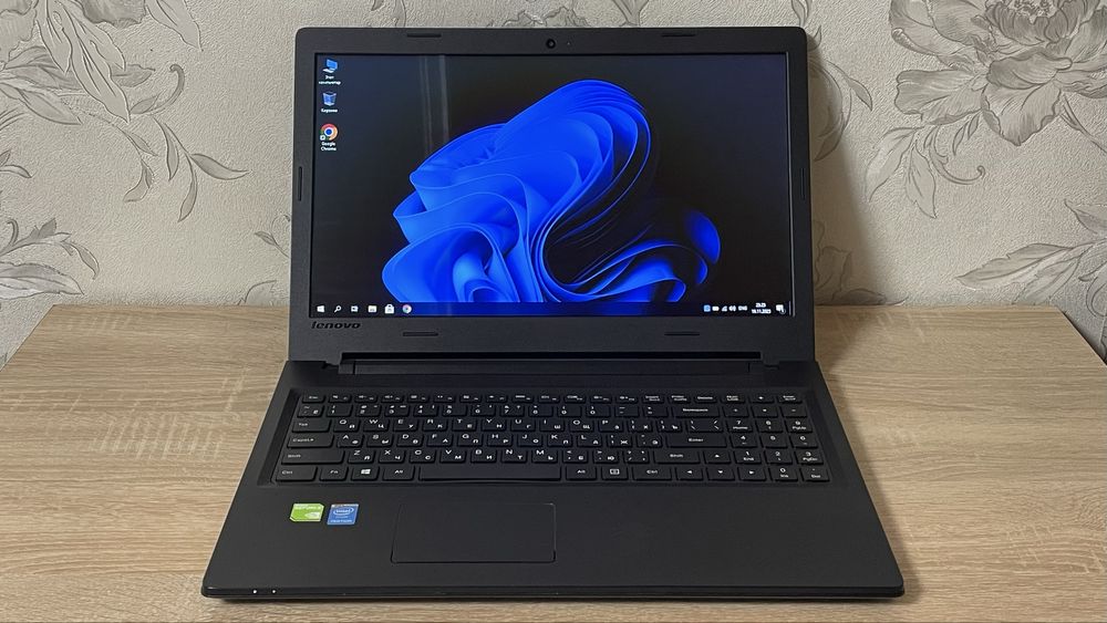 Ноутбук Lenovo IdeaPad 100-15IBD / 8 GB RAM / Nvidia GeForce 920M