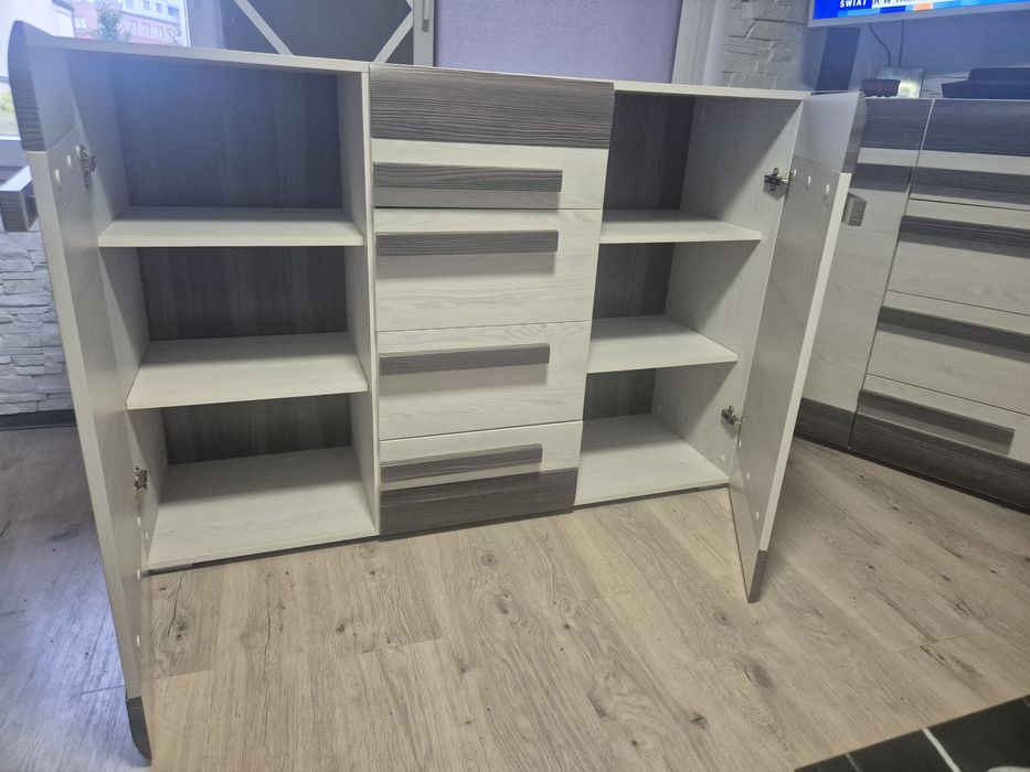 Sprzedam komodę w b.d stanie