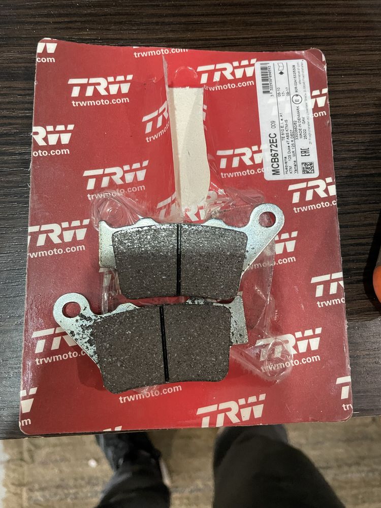 Гальмівні колодки TRW