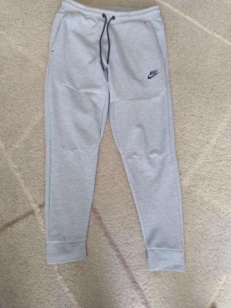 Чоловічі спортивні штани Nike