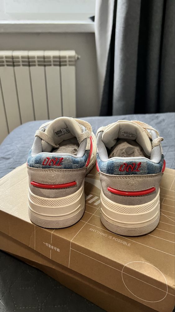 Фірмові кросівки дитячі жіночі оригінал Lining