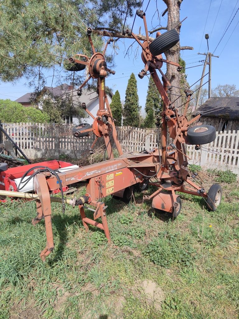Sprzedam przetrzasarka kuhn gf6401 przetrząsacz
