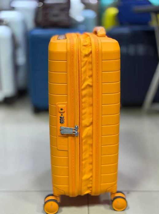 Валіза American Tourister FastForward ручна поклажа 55 х 40 х 20/23 см
