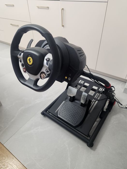 Thrustmaster TX + Ferrari 488 GTB Edition wheel and pedals