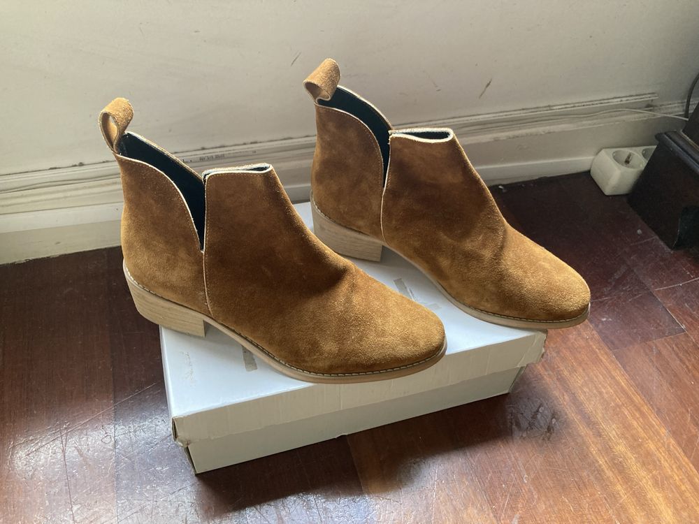 Botas em camurça