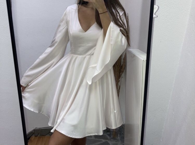 Biała satynowa sukienka