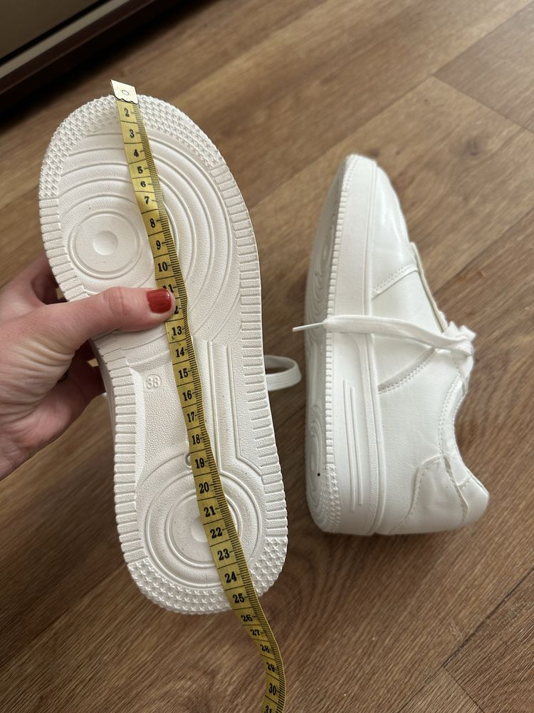 Новые белые кроссовки кеды 37-38р
