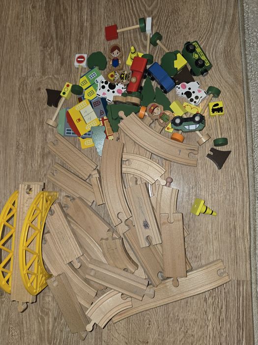 Drewniany tor z akcesoriami