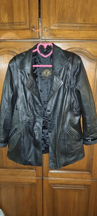 Кожаный пиджак под пояс