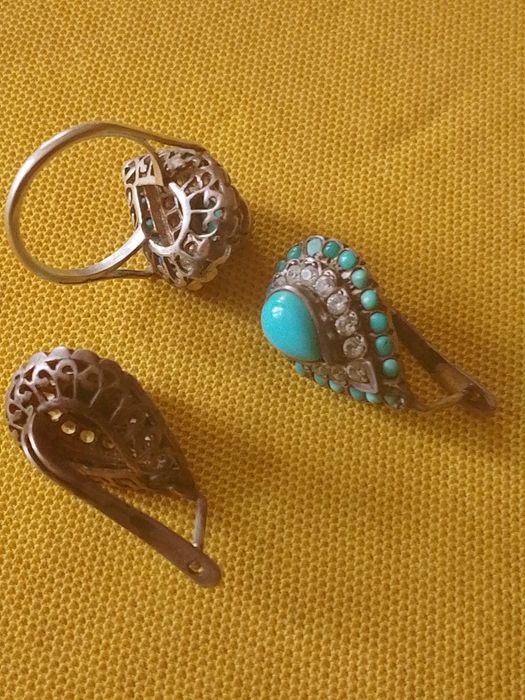 Серебряный комплект кольцо и серьги.