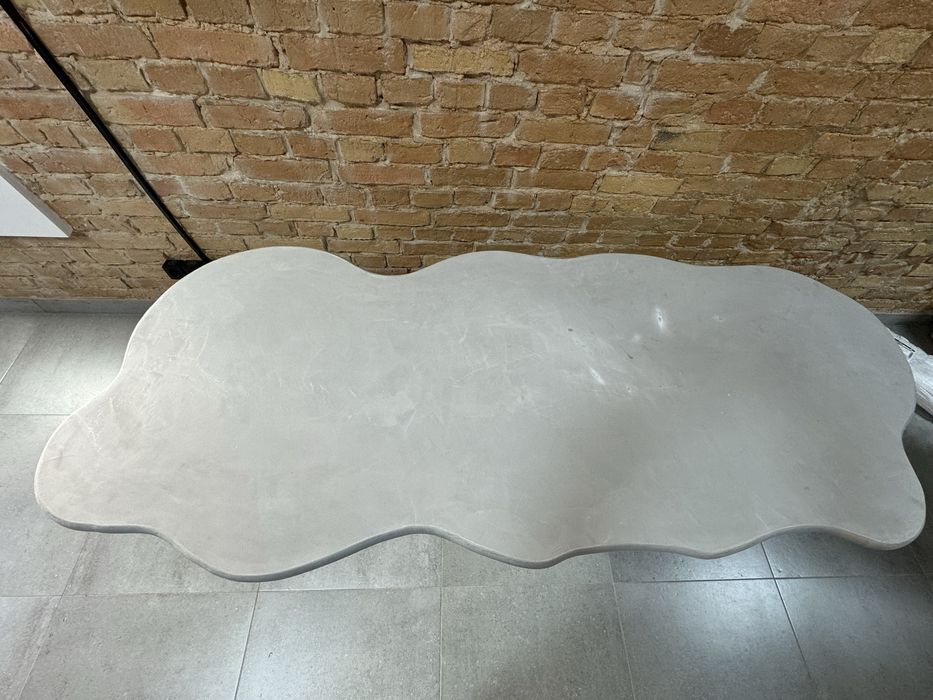 Дизайнерський стіл.