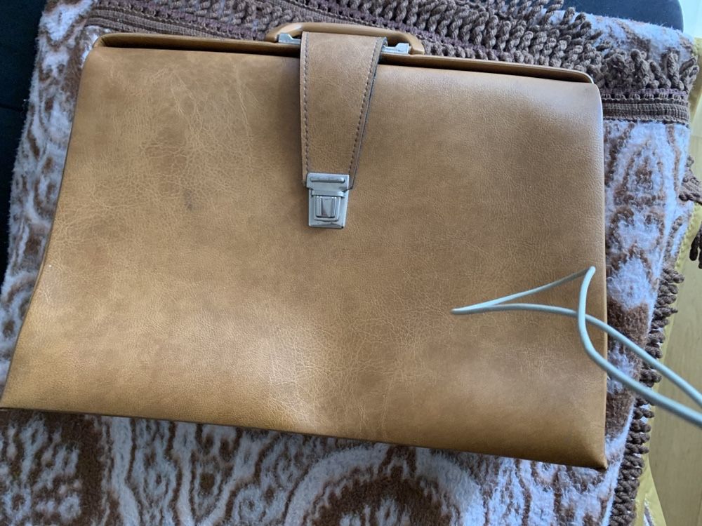 Mala Clássica vintage camel