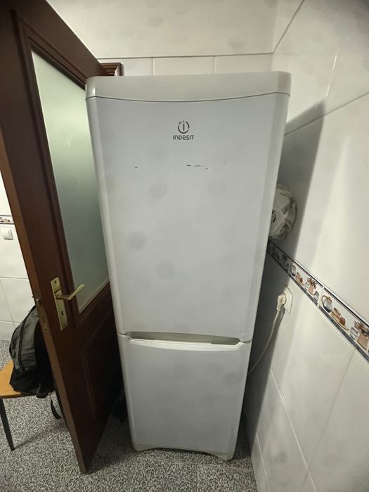 Frigorifico Converse, muito espacoso, funcionando perfeitamente