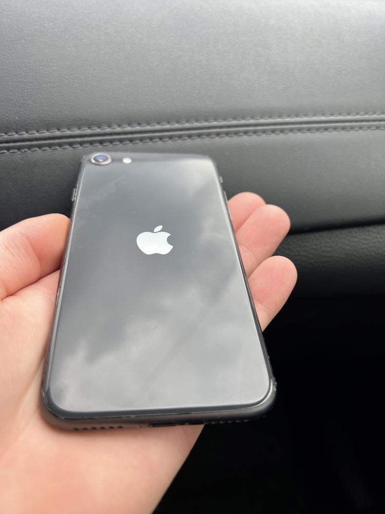 Iphone 8 64g гарний стан