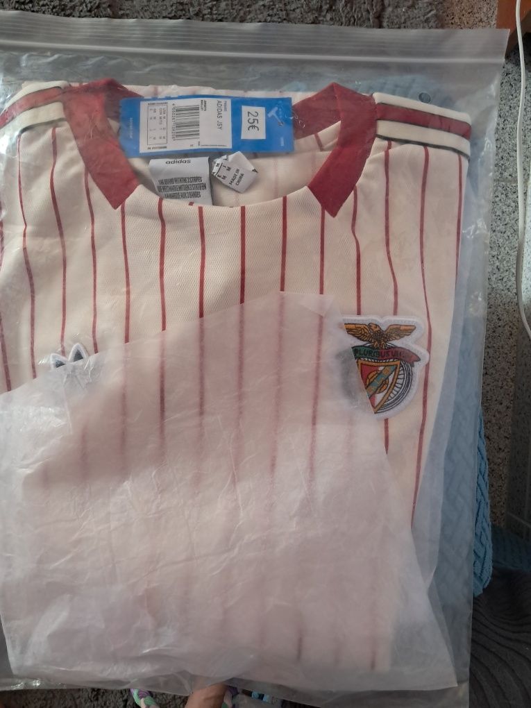 Várias  t shirt de clubes  Vários tamanhos  tenho retrô