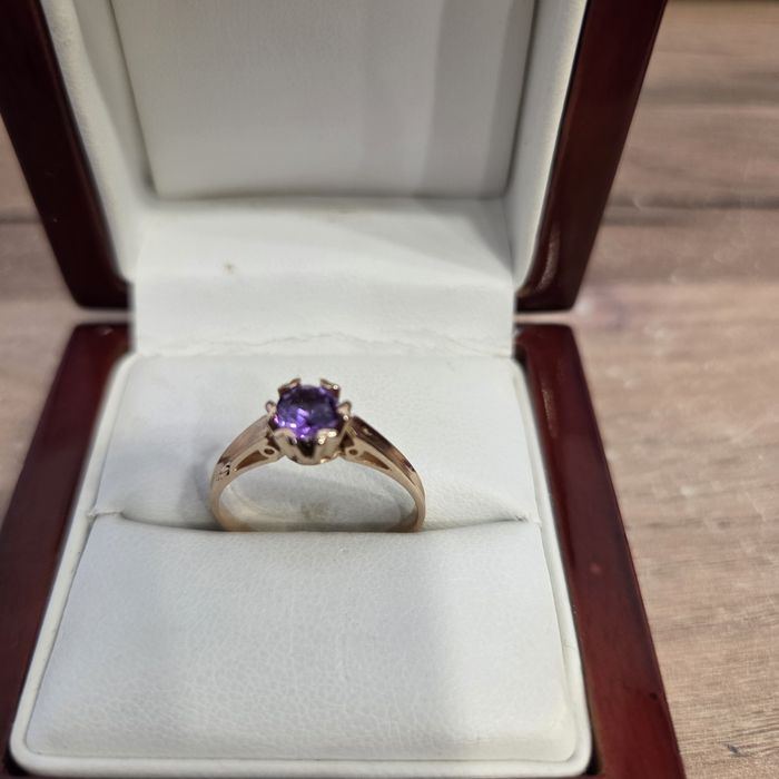 Złoty clasyczny pierścionek 585