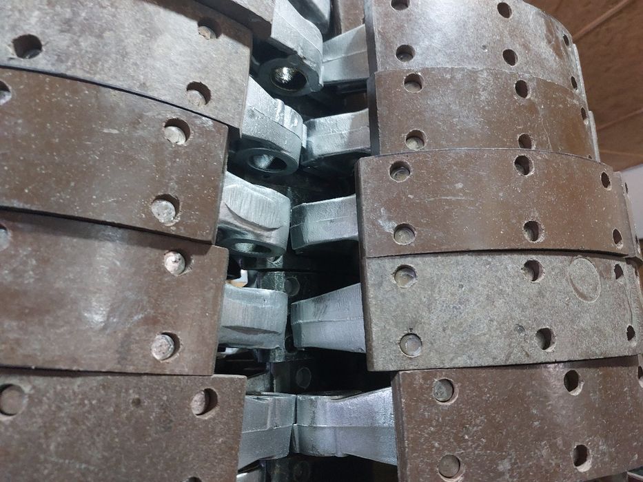 Продам колодки тормозні, та накладки тормозні і щеплення,а також лента