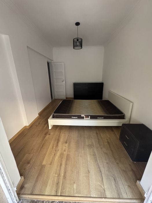 Quarto solteiro/a no centro de queluz