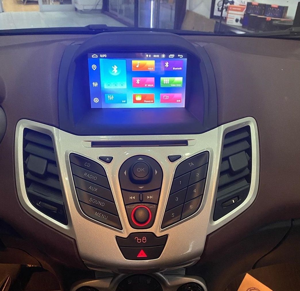 Auto radio Ford Fiesta Android GPS Bluetooth USB DVD