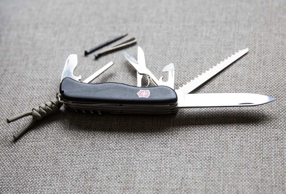 Scyzoryk szwajcarski Victorinox Outrider 0.8513.3 czarny