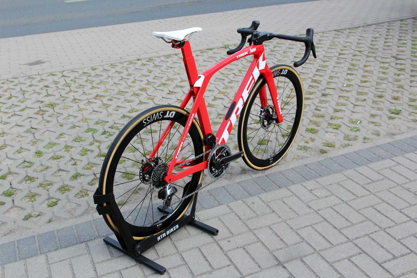 Rower szosowy TREK MADONE SLR Disc Sram RED AXS, DT SWISS ARC, roz. 56
