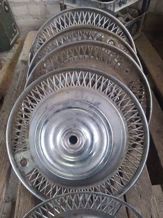 Ковпаки ретро, совєтські, Волга.