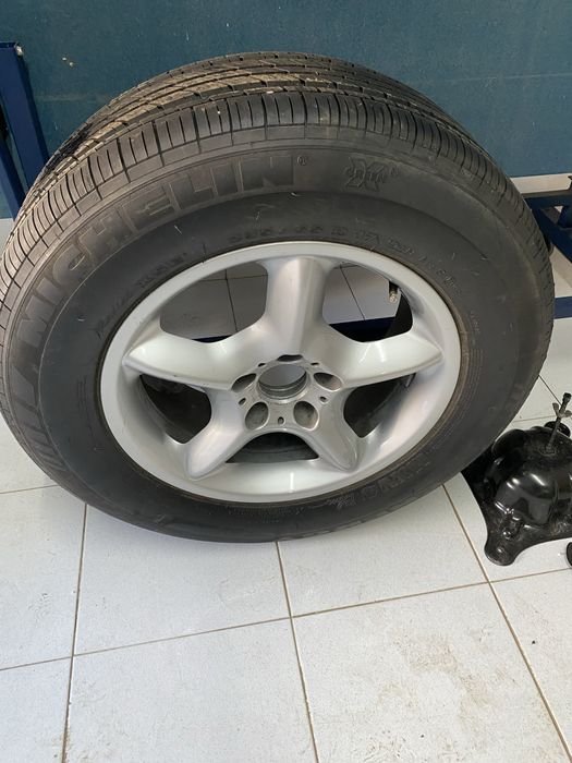 Jante com pneu de substituicao BMW X5 novo