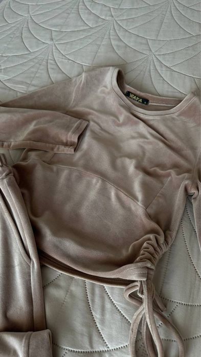 Костюм з велюрової тканини